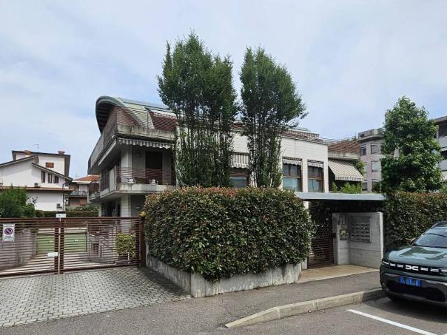Trilocale in vendita a Pregnana Milanese via Fratelli Cervi, 14