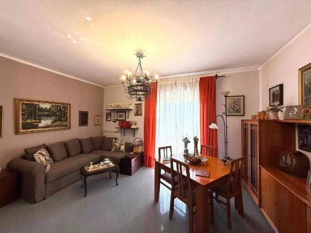 Trilocale in vendita a Quarto via Angelo De Vivo