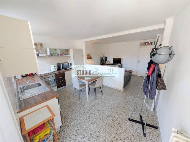 Trilocale in vendita a Querceta, Seravezza