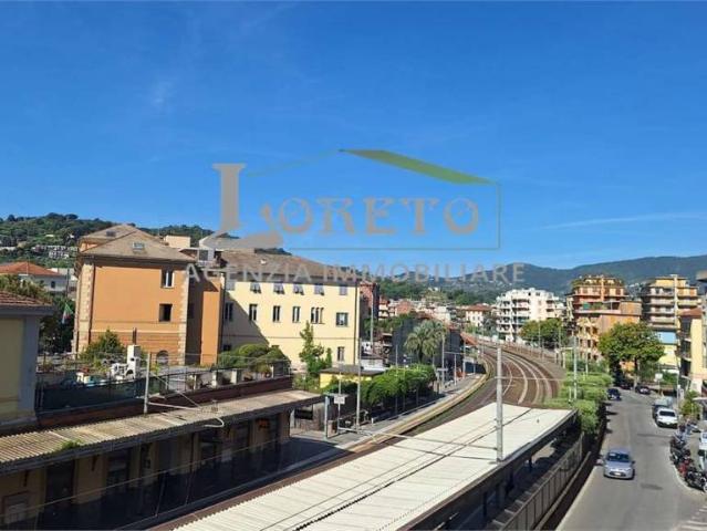 Trilocale in vendita a Rapallo, Centro Esterno Ferrovia
