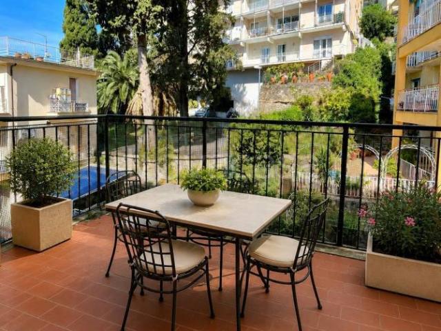 Trilocale in vendita a Rapallo via Aurelio Baisi, Parco Casale Castello dei Sogni
