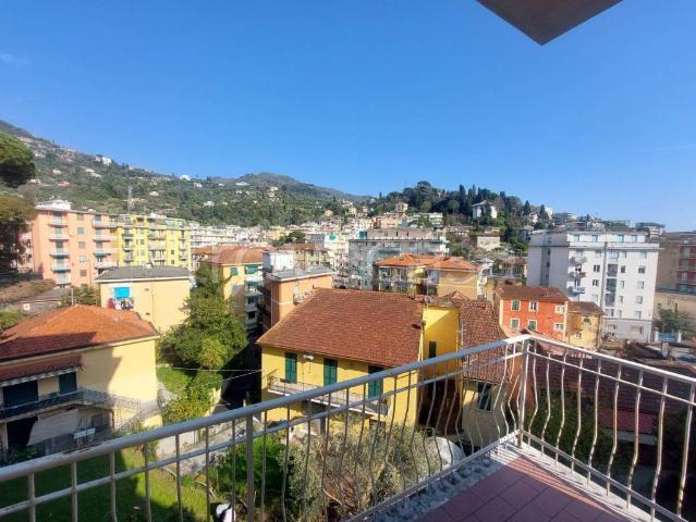 Trilocale in vendita a Rapallo via Aschieri, Cerisola