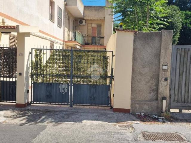 Trilocale in vendita a Reggio di Calabria via dei Garibaldini, 53, Catona Villa San Giuseppe