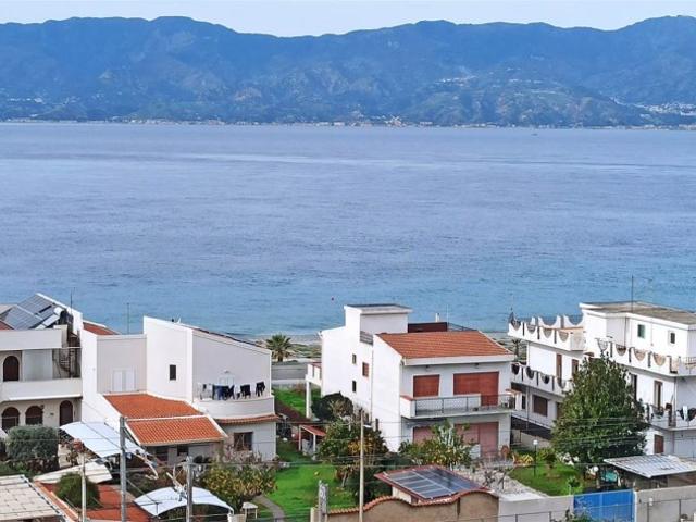 Trilocale in vendita a Reggio di Calabria via Enrico De Nicola 13
