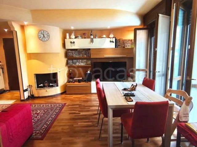 Trilocale in vendita a Rescaldina via Roma, 11