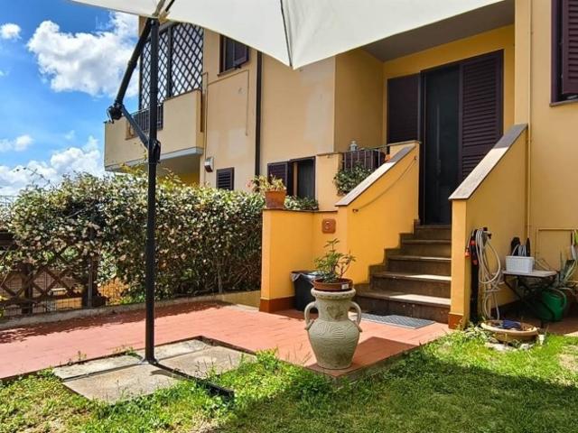 Trilocale in vendita a Riparbella via Roma