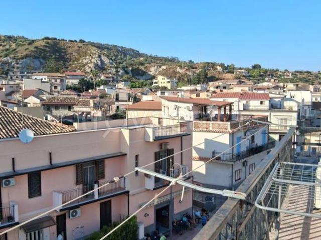 Trilocale in vendita a Roccella Ionica via Celano