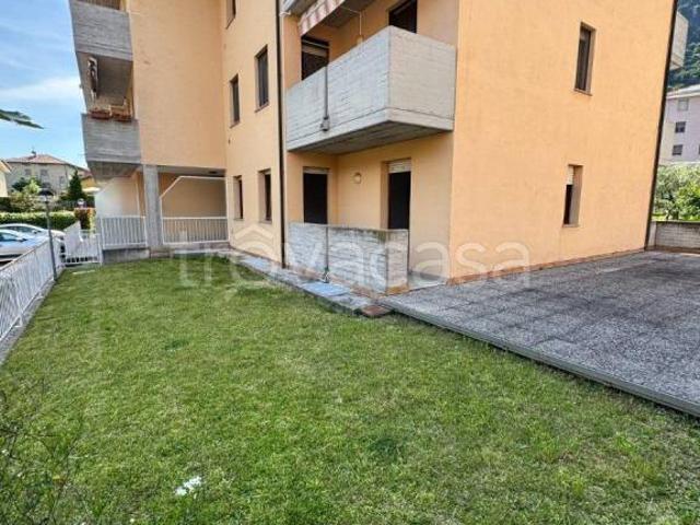 Trilocale in vendita a Rogno via Torquato Tasso, 18