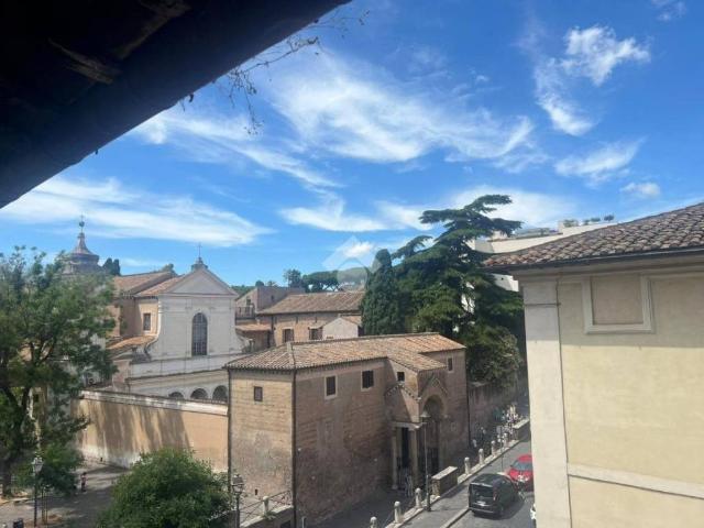 Trilocale in vendita a Roma, Colosseo Fori Imperiali