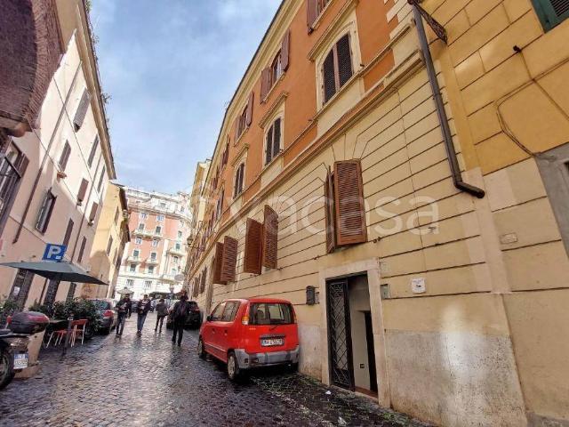 Trilocale in vendita a Roma, Colle Oppio