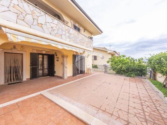 Trilocale in vendita a Roma, Castelverde