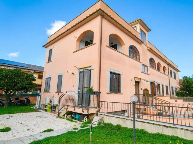 TRILOCALE in vendita a Roma, Acilia