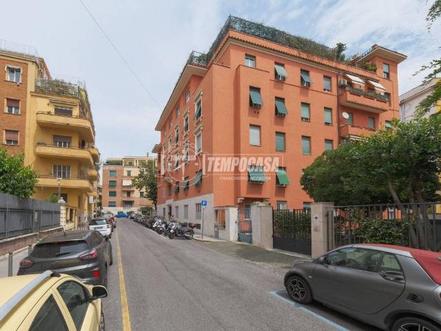 Trilocale in vendita a Roma, Bologna