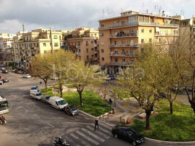 Trilocale in vendita a Roma piazza Vescovio, Africano Villa Chigi