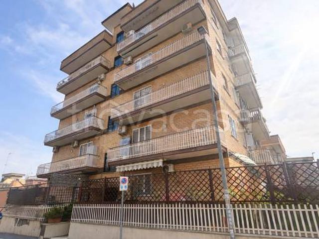 Trilocale in vendita a Roma via Monteriggioni, Fidene