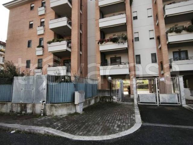 Trilocale in vendita a Roma via Nosate, Casalotti