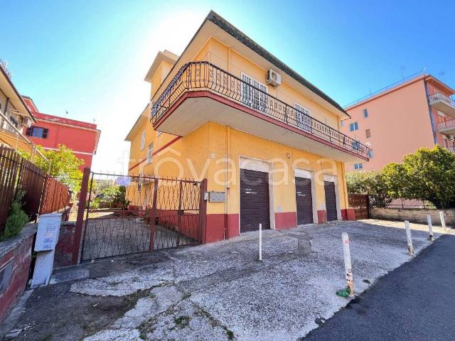 Trilocale in vendita a Roma via Atlante, 64, Torre angela