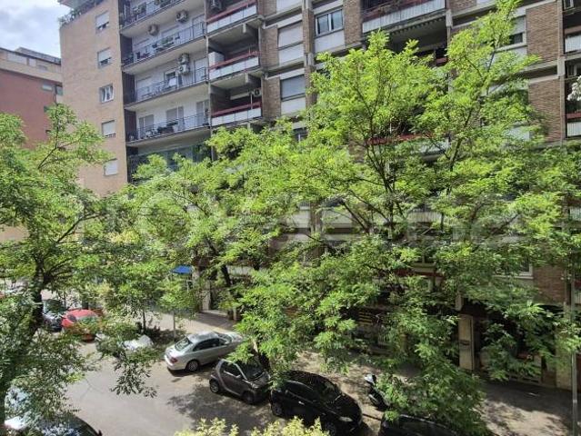 Trilocale in vendita a Roma via Aulo Plauzio, Furio Camillo