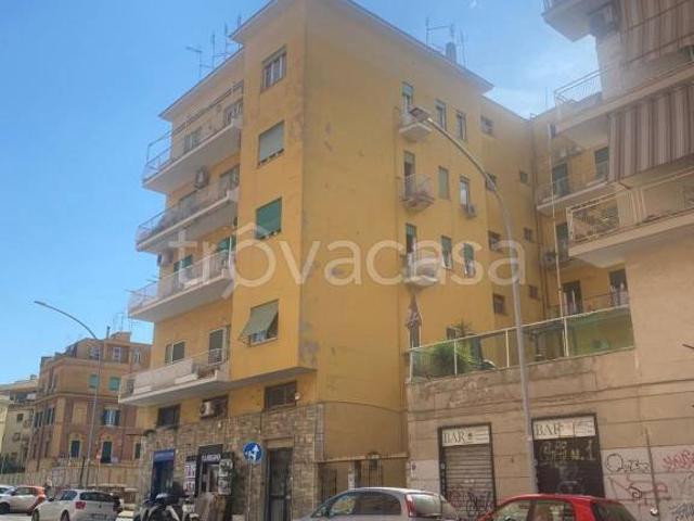 Trilocale in vendita a Roma via Acqui, Re di Roma