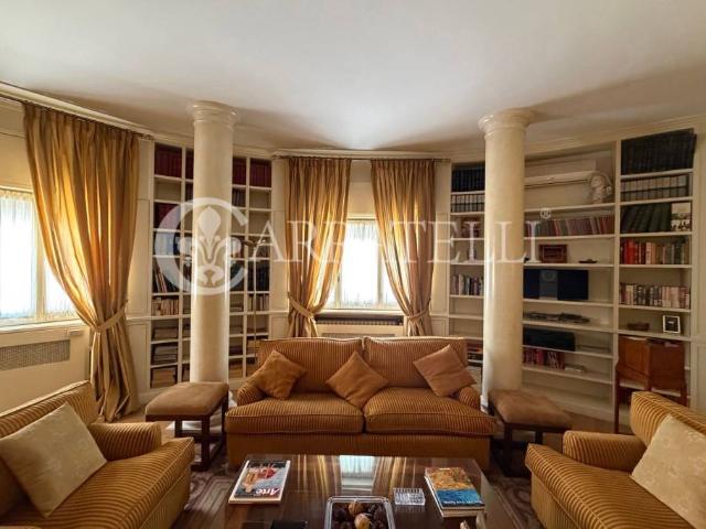 Trilocale in vendita a Roma via Archimede, Euclide