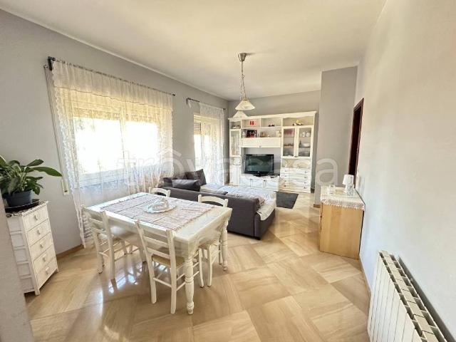 Trilocale in vendita a Roma via Bellicia, 48, Anagnina