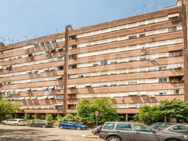 Trilocale in vendita a Roma via Beppe Fenoglio, 25, Fonte Ostiense