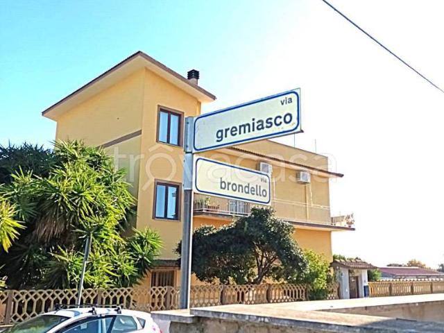 Trilocale in vendita a Roma via Brondello, 3, Osteria Nuova