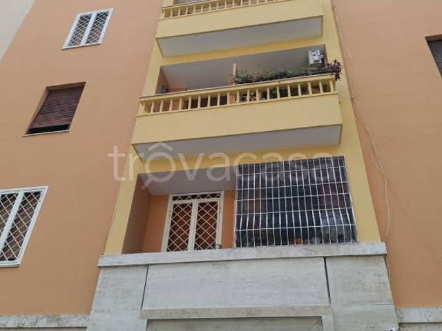 Trilocale in vendita a Roma via Cittaducale, 8, Villa Fiorelli