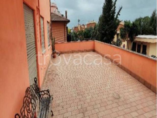 Trilocale in vendita a Roma via degli Estensi, 25, Pisana Bravetta