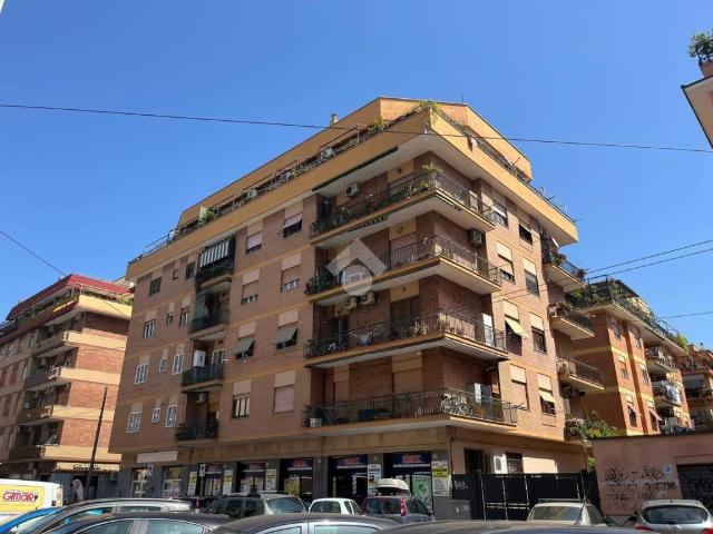 Trilocale in vendita a Roma via dei Frassini, 130, Centocelle