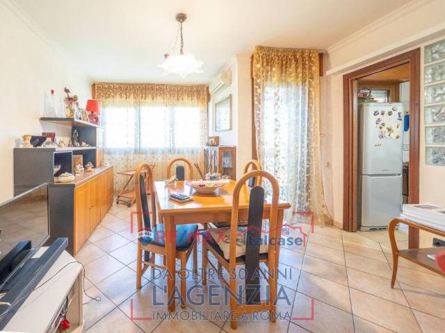 Trilocale in vendita a Roma via dei Rinuccini, 35, Casetta Mattei Corviale