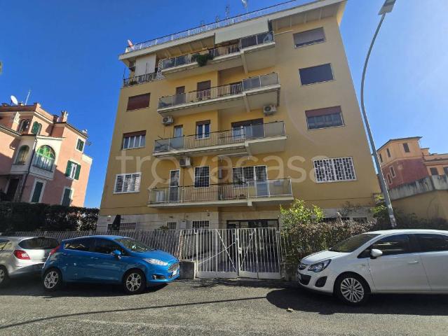 Trilocale in vendita a Roma via della Cisa, 12, Città Giardino
