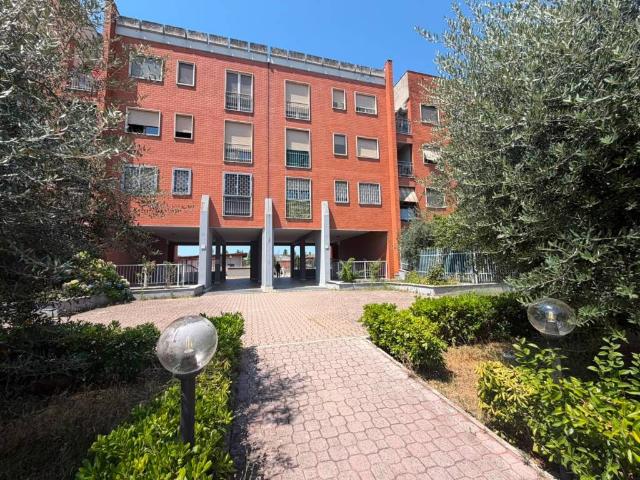 Trilocale in vendita a Roma via della Riserva Nuova, Ponte di Nona