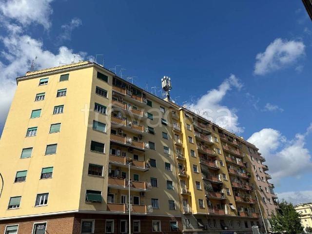 Trilocale in vendita a Roma via Eugenio Barsanti, Marconi