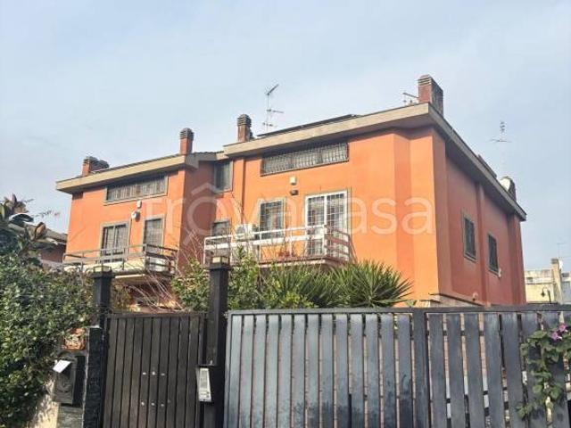 Trilocale in vendita a Roma via Euripide, 92, Axa