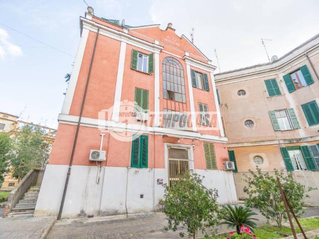 Trilocale in vendita a Roma via Enrico Cravero, 20, Garbatella