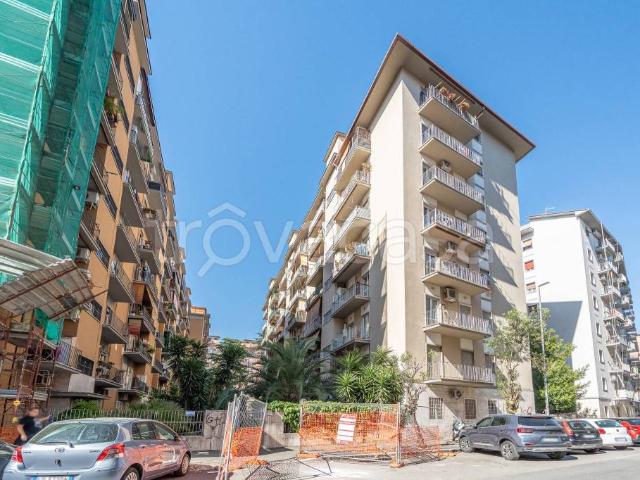 Trilocale in vendita a Roma via Enrico Mazzoccolo, Cinecittà