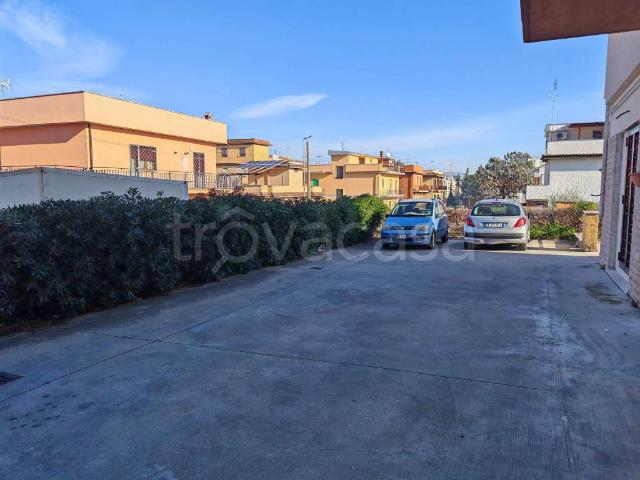 Trilocale in vendita a Roma via Fabrizio Chiari, Torre angela