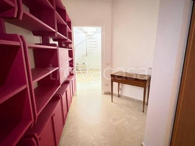Trilocale in vendita a Roma via Federico Rosazza, Trastevere