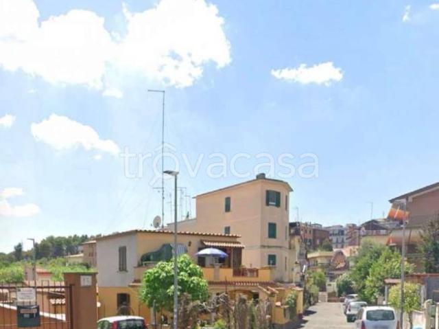 Trilocale in vendita a Roma via Giuseppe Carampi, Ottavia