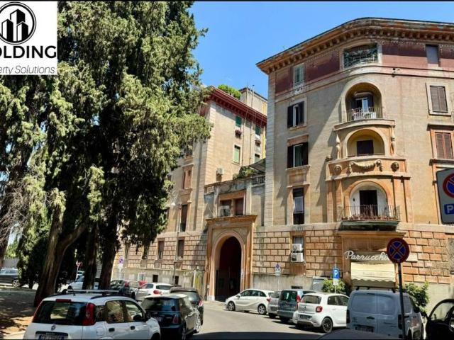 Trilocale in vendita a Roma via Luca Signorelli, 11, Flaminio