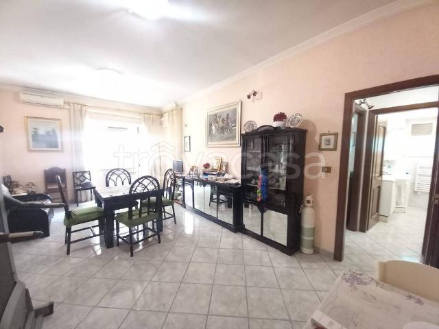 Trilocale in vendita a Roma via Luigi Ronzoni, Colli Portuensi Casaletto