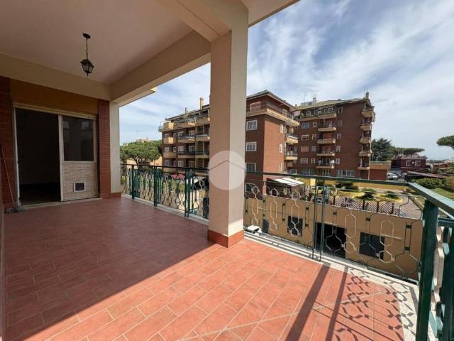 Trilocale in vendita a Roma via Licciana Nardi, 21, Trullo Colle del Sole