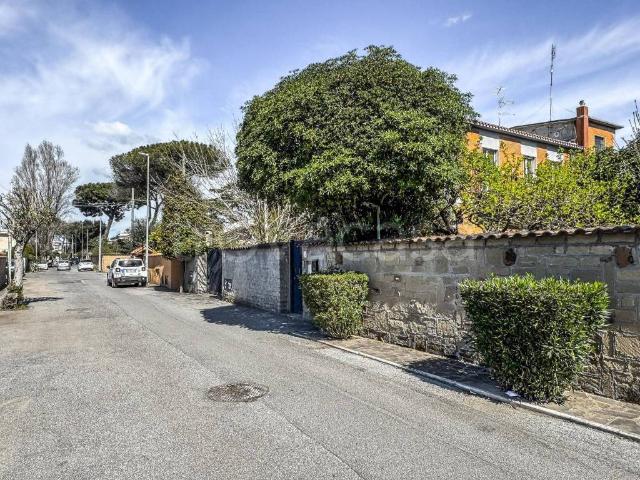 Trilocale in vendita a Roma via Padre Campana, Casal Palocco