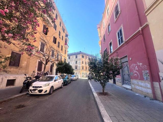 Trilocale in vendita a Roma via Pesaro, Pigneto