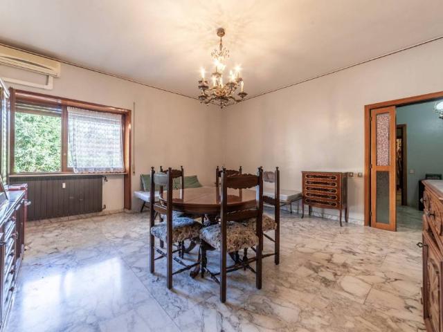 Trilocale in vendita a Roma via Piegaro, 160, Furio Camillo