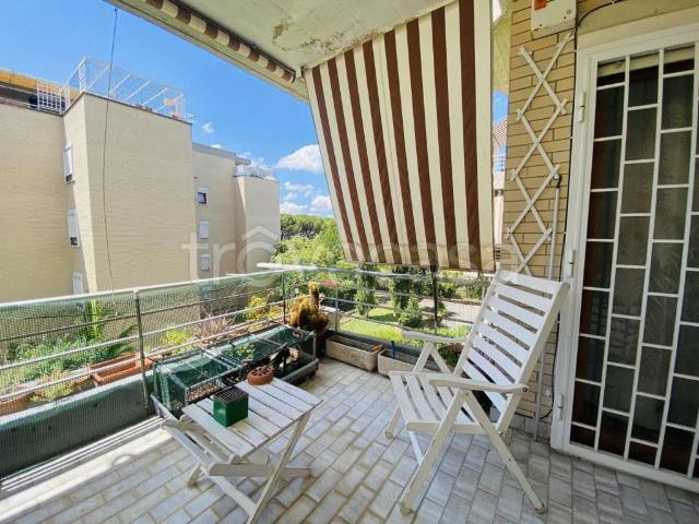 Trilocale in vendita a Roma via Poggio Verde, Casetta Mattei Corviale