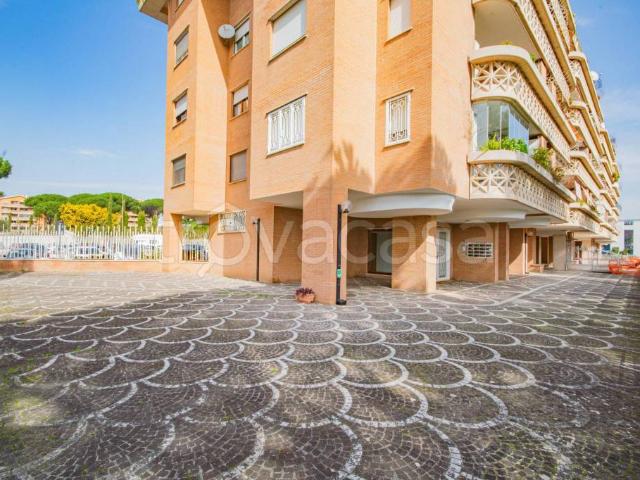 Trilocale in vendita a Roma via Raffaele Conforti, Aurelio Val Cannuta