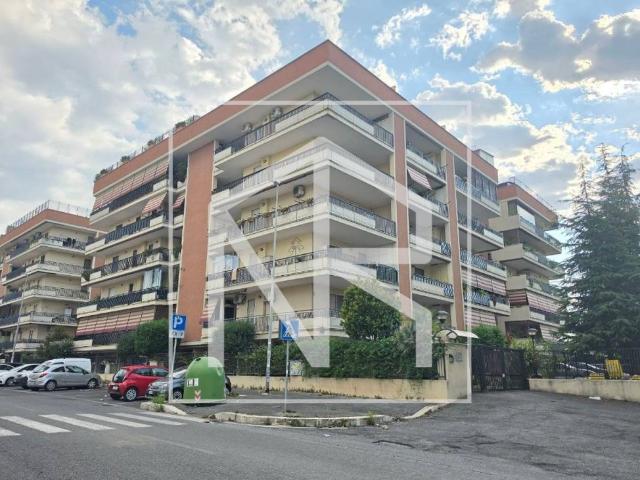 Trilocale in vendita a Roma via Raoul Chiodelli, 35, Ponte di Nona