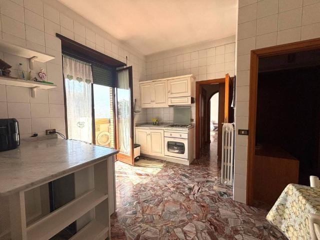Trilocale in vendita a Roma via San Giuliano Terme, Trullo Colle del Sole